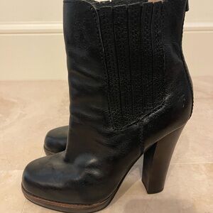 Frye Donna Chelsea boot 7